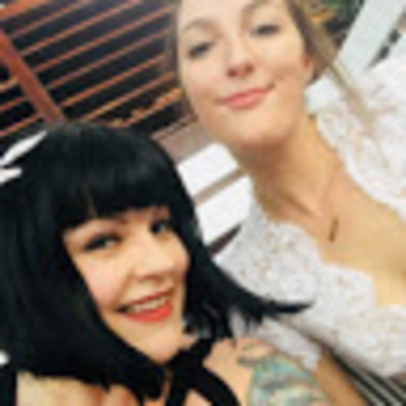 Meet your Posher, Tabitha - Picture 1 of 1